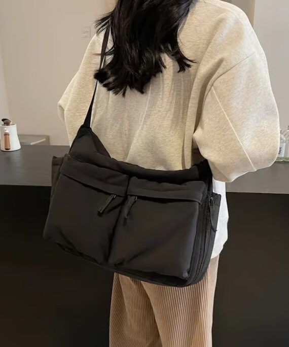 Crossbody-taske med flere lommer