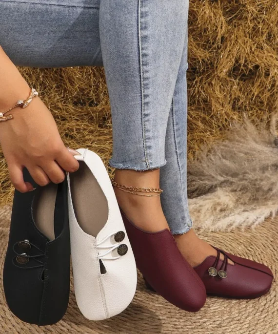 Mjuka flats i syntetiskt läder för kvinnor