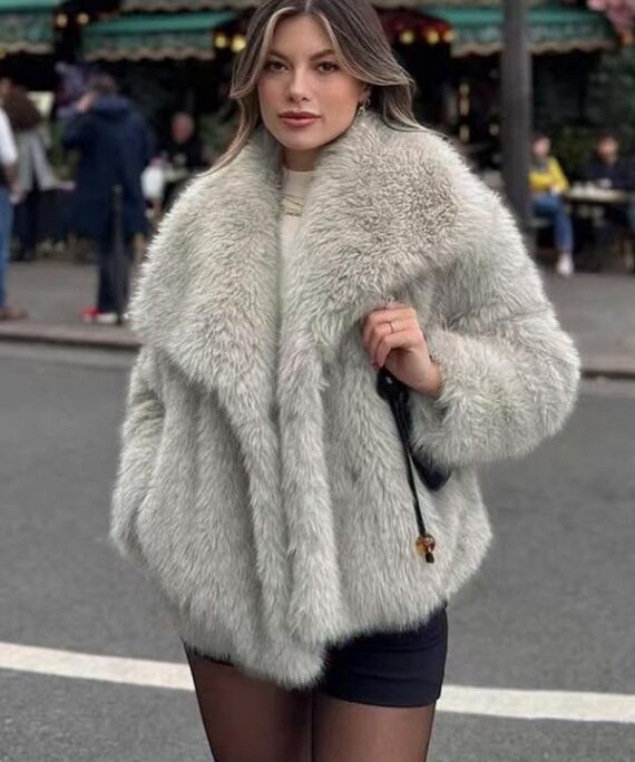 Elegant women's coat