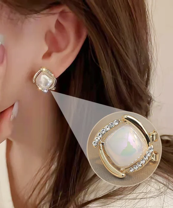 Vintage-inspired chunky stud earrings